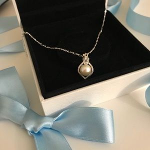 Pearl pedant necklace